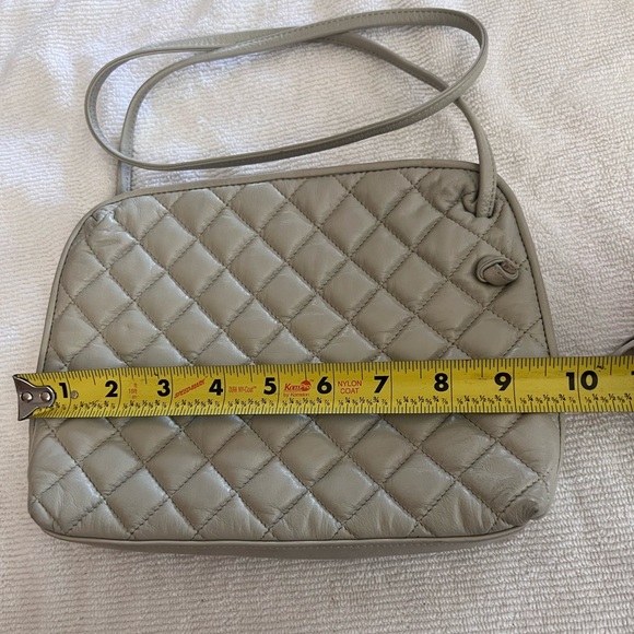 Charter Club Classics leather shoulder bag quilted gray with tassel pull - Picture 6 of 8